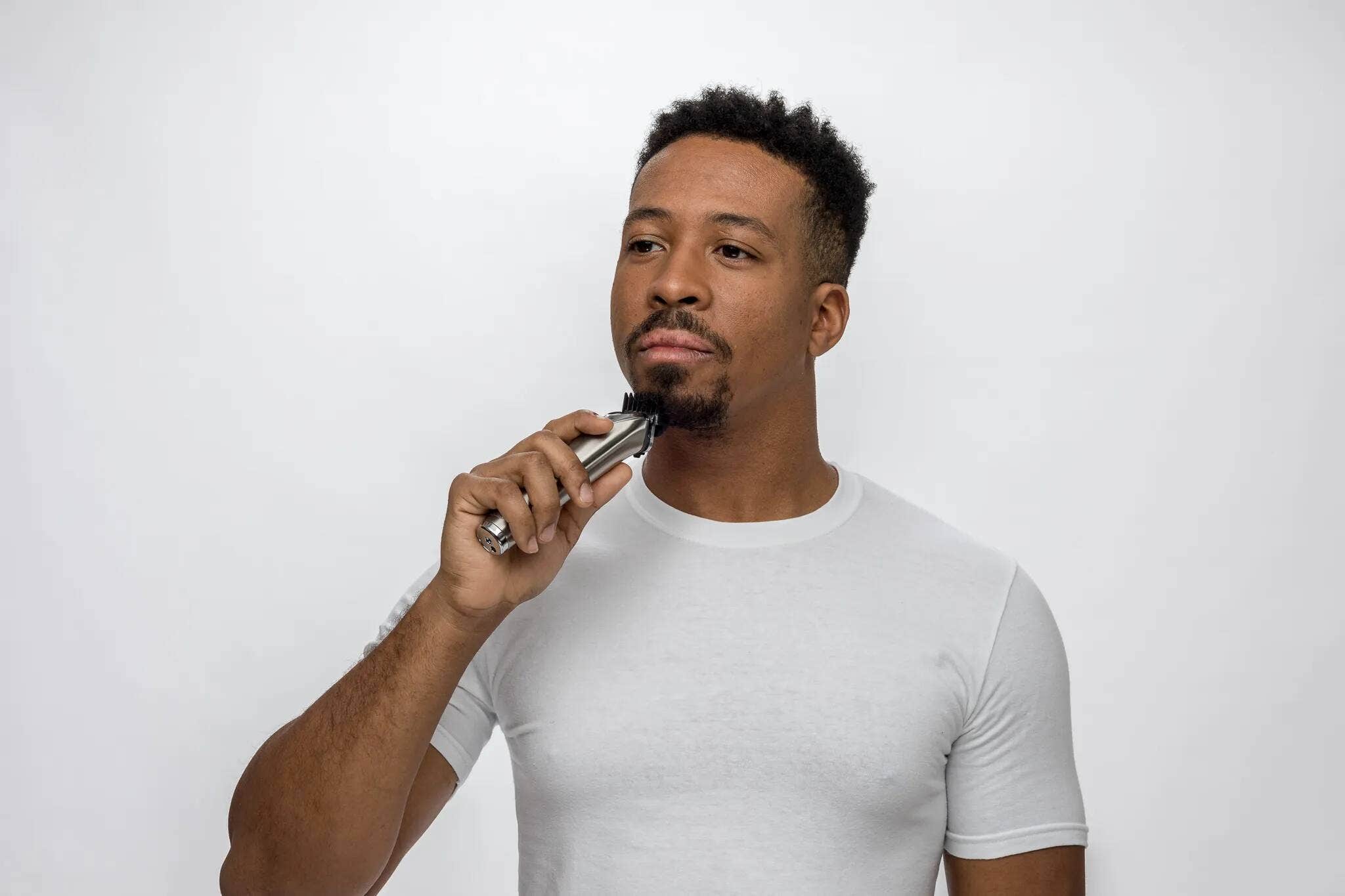 A man shaping his goatee with a Wahl trimmer. 